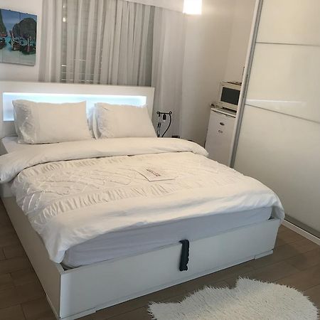 Charming Unit With Pool And Great Amenities Apartment Rishon LeZion Bagian luar foto