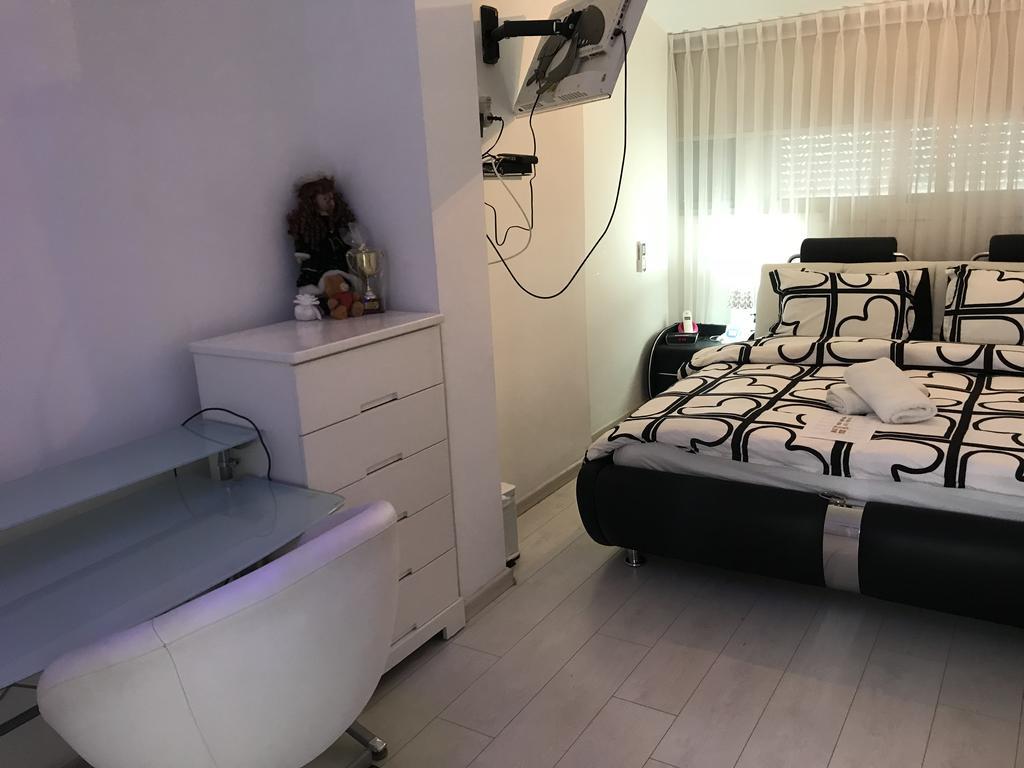 Charming Unit With Pool And Great Amenities Apartment Rishon LeZion Bagian luar foto
